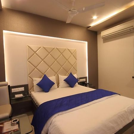 Hotel Flair Inn Ахмедабад Екстериор снимка