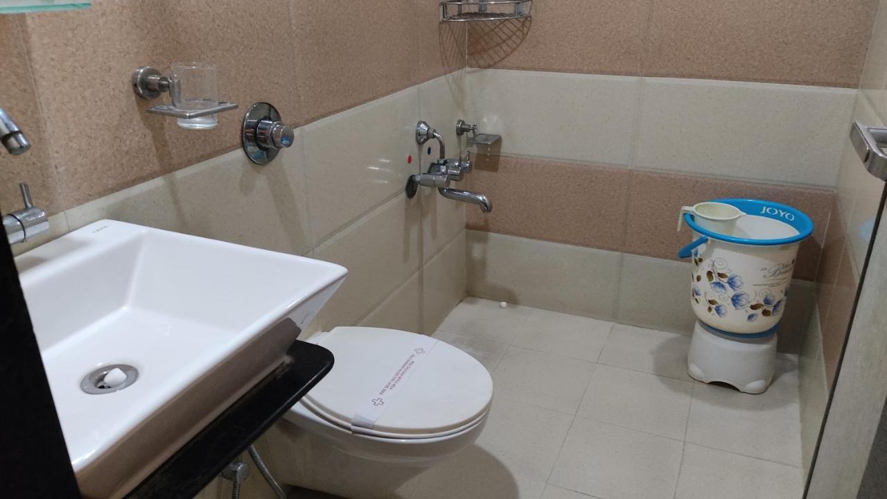Hotel Flair Inn Ахмедабад Екстериор снимка