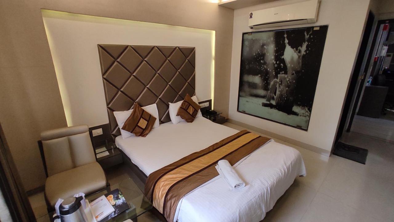 Hotel Flair Inn Ахмедабад Екстериор снимка