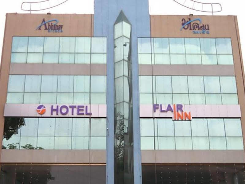 Hotel Flair Inn Ахмедабад Екстериор снимка