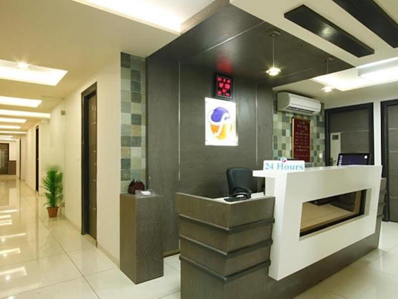 Hotel Flair Inn Ахмедабад Екстериор снимка