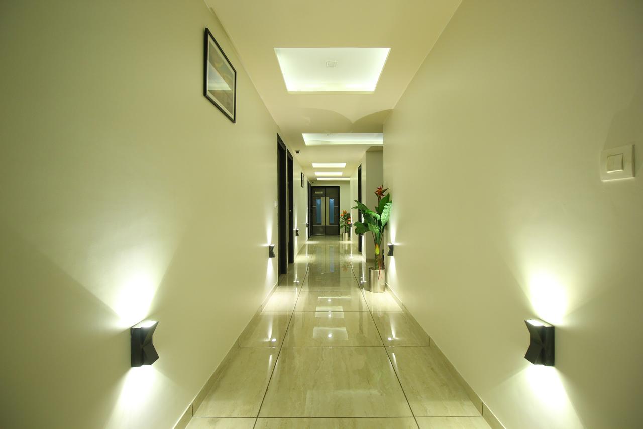 Hotel Flair Inn Ахмедабад Екстериор снимка