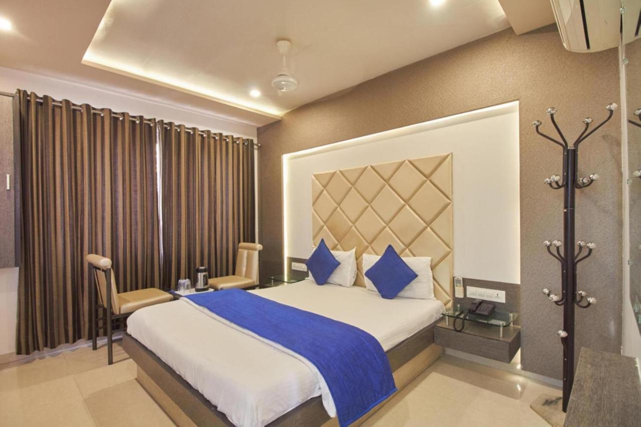 Hotel Flair Inn Ахмедабад Екстериор снимка