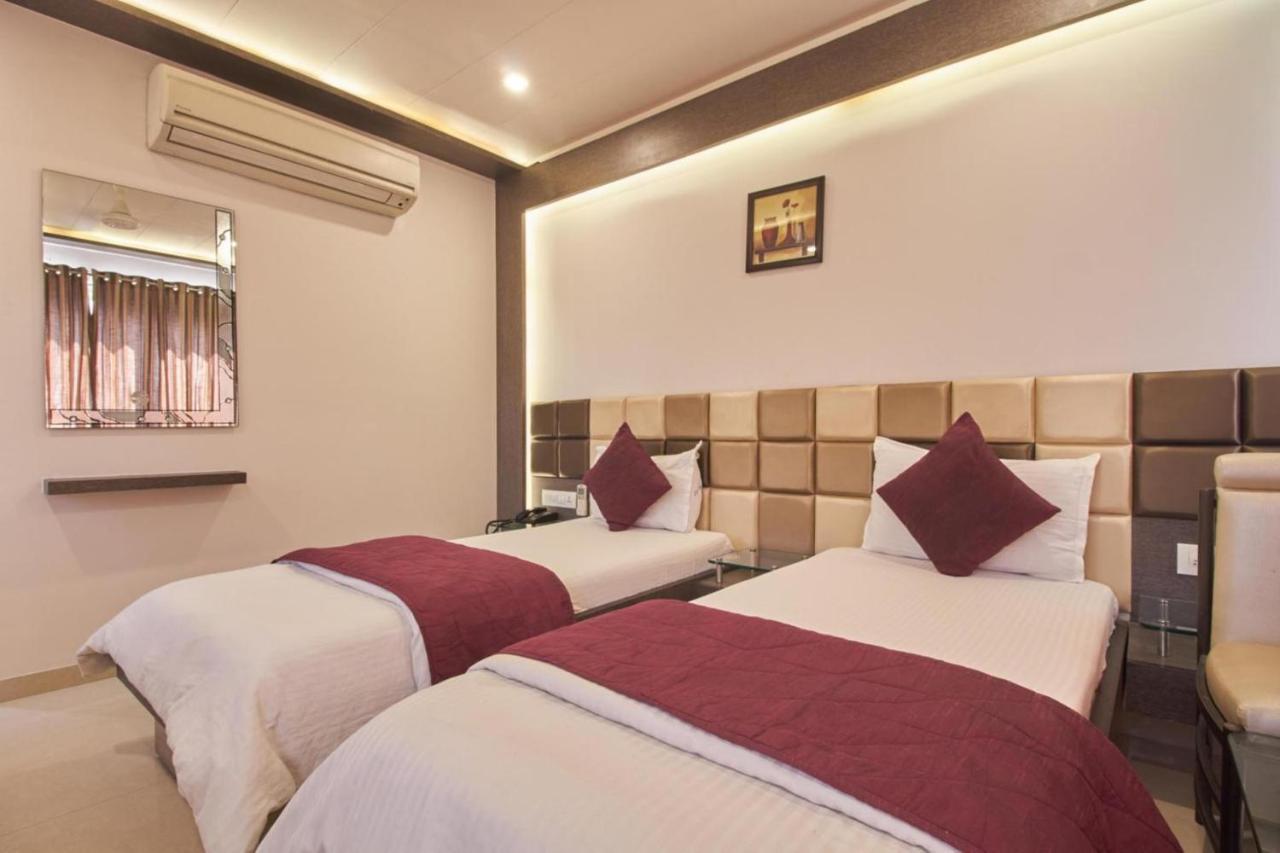 Hotel Flair Inn Ахмедабад Екстериор снимка