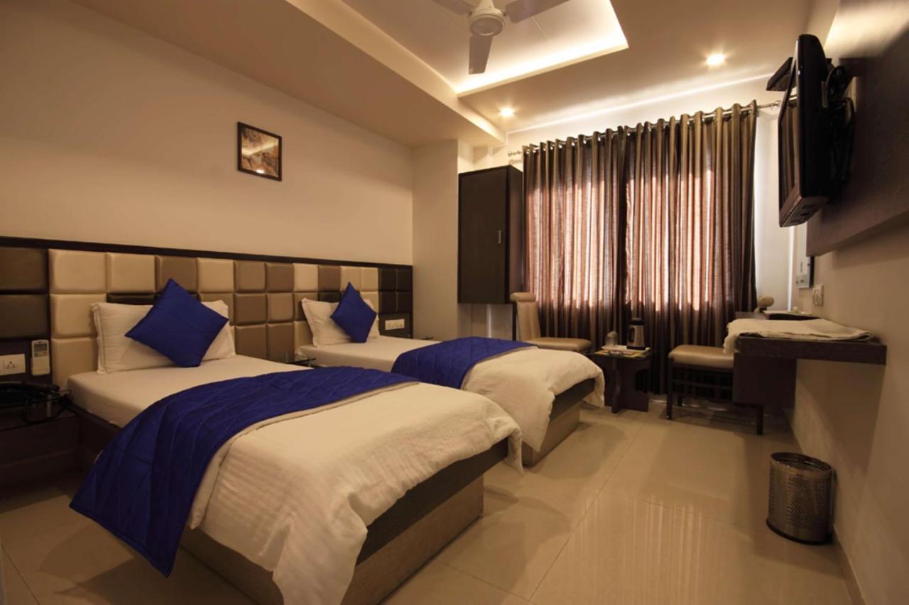 Hotel Flair Inn Ахмедабад Екстериор снимка