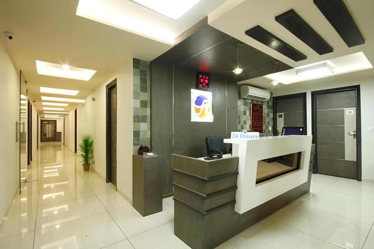 Hotel Flair Inn Ахмедабад Екстериор снимка