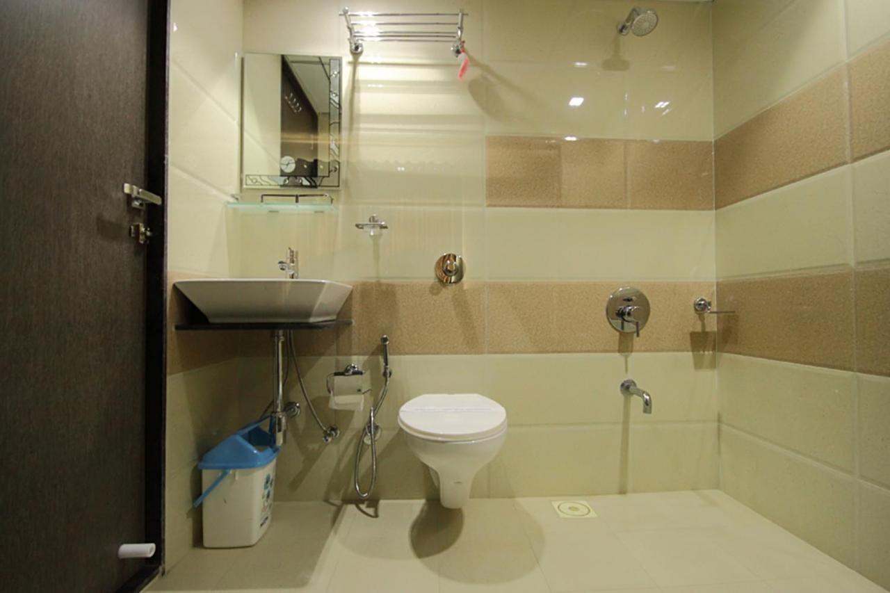 Hotel Flair Inn Ахмедабад Екстериор снимка